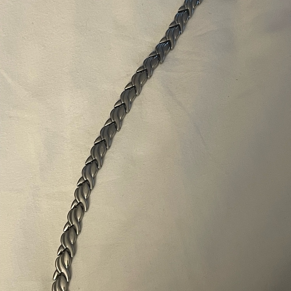 Stainless steel reversible bracelet